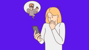 Ilustração de uma mulher preocupada olhando para o celular com uma mensagem assustadora.