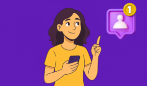 Mulher apontando dedo para icone de seguidores indicando se comprar seguidores aparece na aba explorar